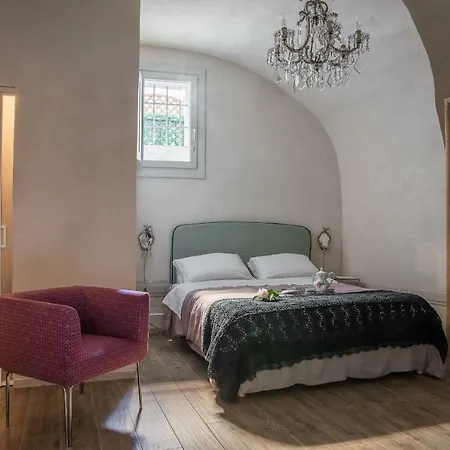 Maison Grottesche *